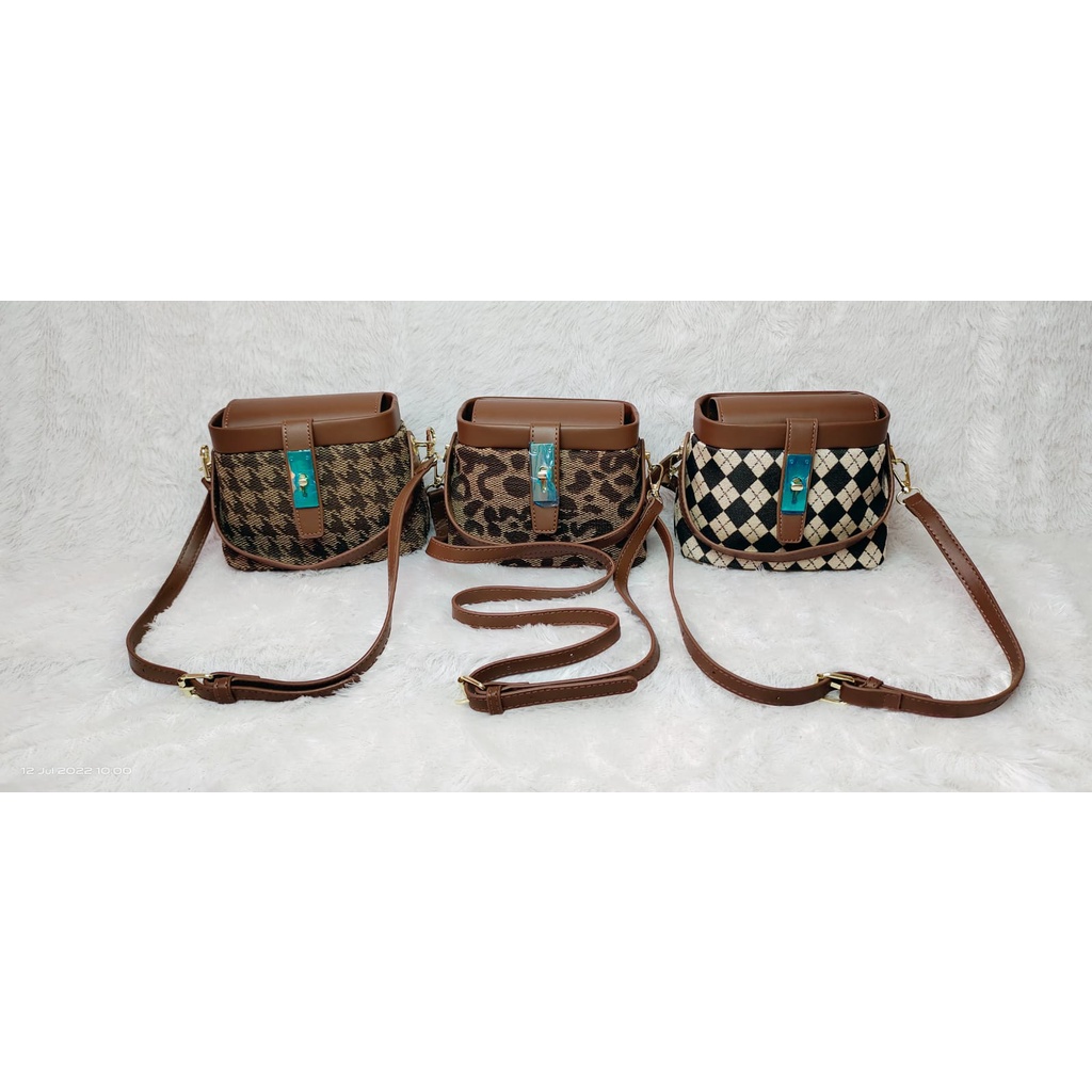 TFT AX200295 92955 AX955 D43 B2460 E4411 DJT0695 (3 TAS MUAT 1 KG) Tas selempang wanita import Batam Jakarta Slingbag Bag terbaru Ready Flower Leopard Ling