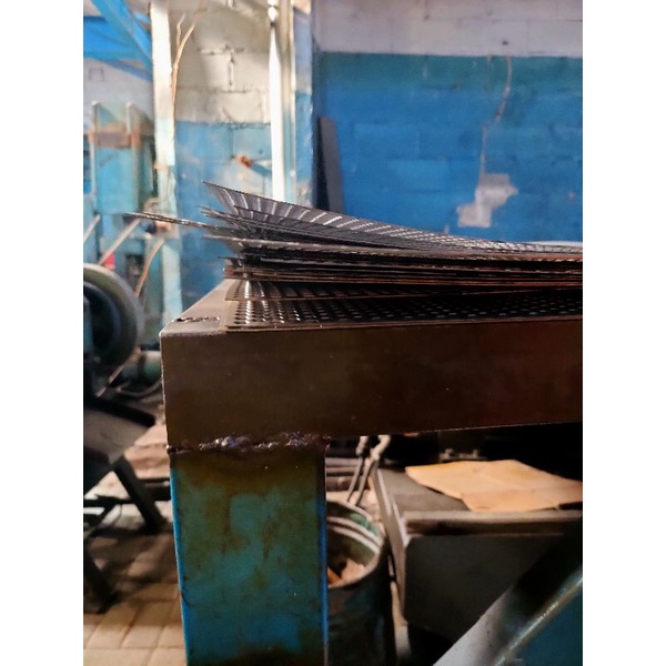 PLAT LUBANG SEGI ENAM/RAM GRILL SPEAKER 50X100 LUBANG SEGI ENAM DIAMETER 7MM