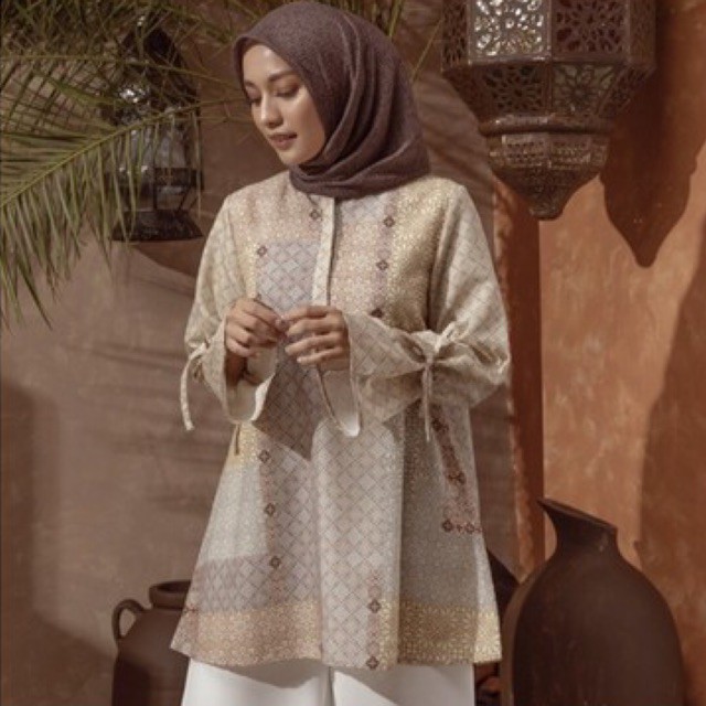 Mosha blouse heaven lights