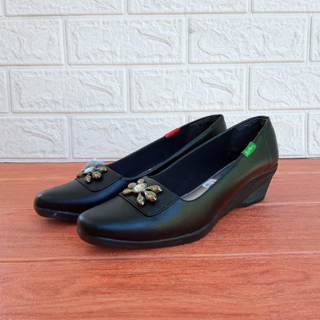 Kickers D.21 Sepatu Pantofel Wanita Berlian Hak 5cm Size 37-42 Hitam