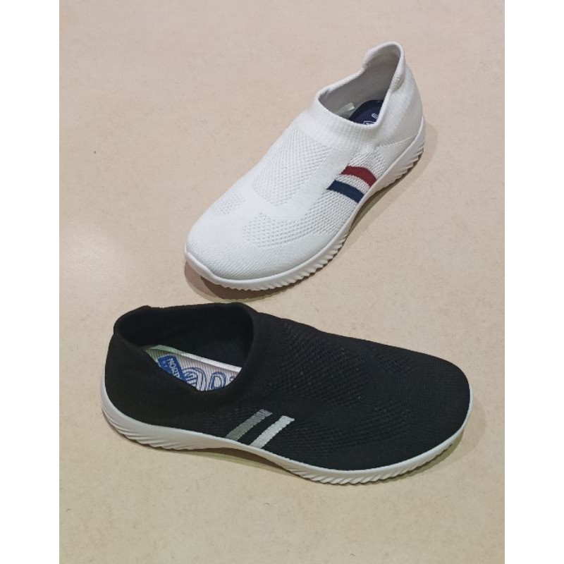 North Star Sepatu Wanita Slip On Doreen Black/white- 5896122/5891122