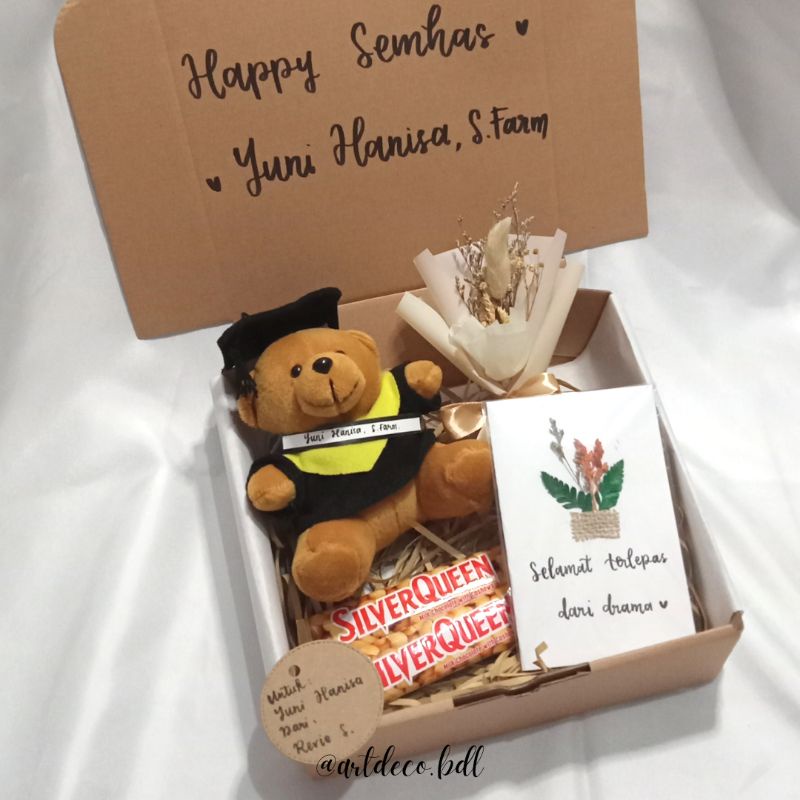 

Hadiah Wisuda Ulangtahun Anniversary Kado Cowok Cewek Gift Box ukuran 22 x 22 x 7 cm