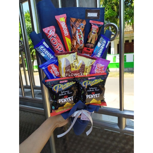 

Bucket Jajan / Buket Jajan / Buket Snack / Bucket Snack / Buket Wisuda / Bucket Sidang/ Kado / Hampers
