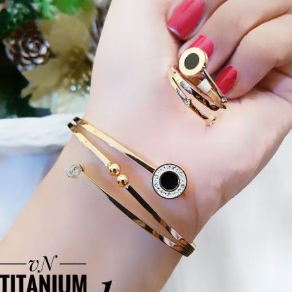 Titanium set perhiasan gelang dan cincin 1368