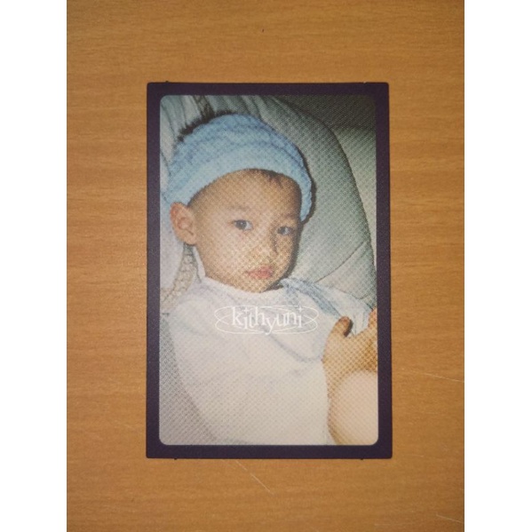 pc photocard childhood ch hyunjin, booked