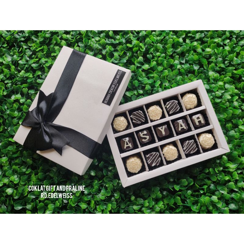 

COKLAT GIFT AND PRALINE/COKLAT UCAPAN ISI 15