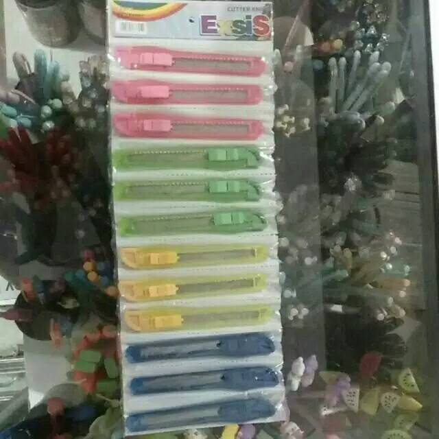

Cutter bening kecil isi 12 pcs