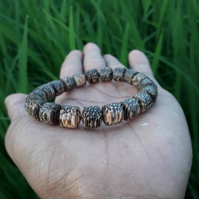 Gelang kayu liwung gunung lawu