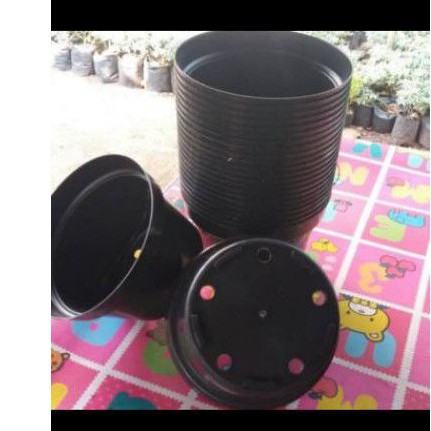 pot plastik hitam 25cm