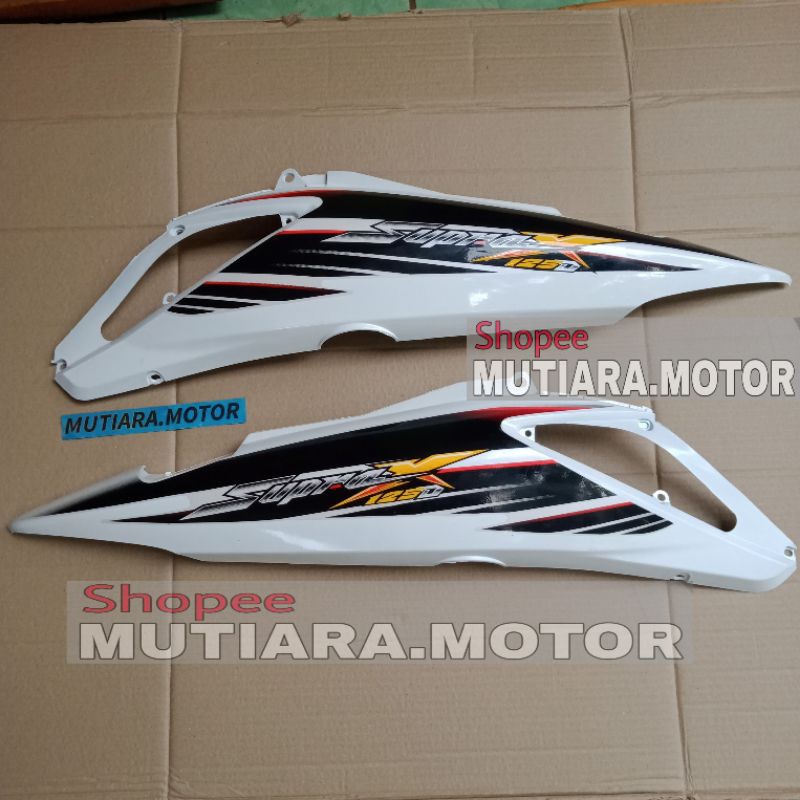 Body Belakang Supra X 125 Lama 2005 Sampai 2007 putih plus striping dan tutup lampu belakang