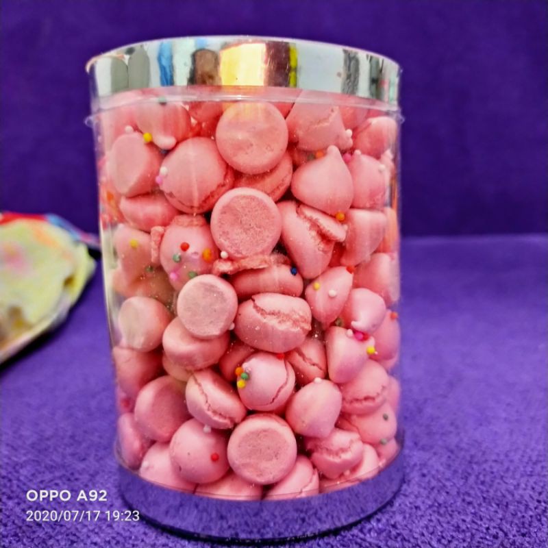 

mini meringue strawberry