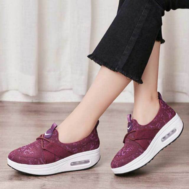 Sepatu Sneakers Wanita Casual JP 08