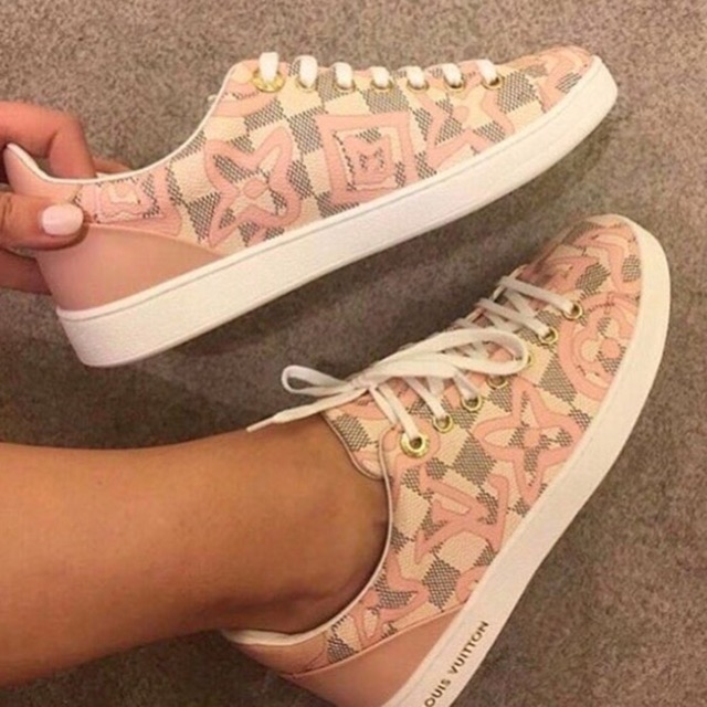 LV sneakers coming with box+dust bag+receipt