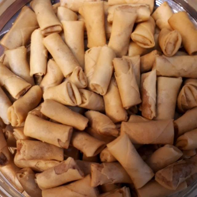 

Aneka lumpia keringLumpia isi udang krispi rasa pedas, asin, manis