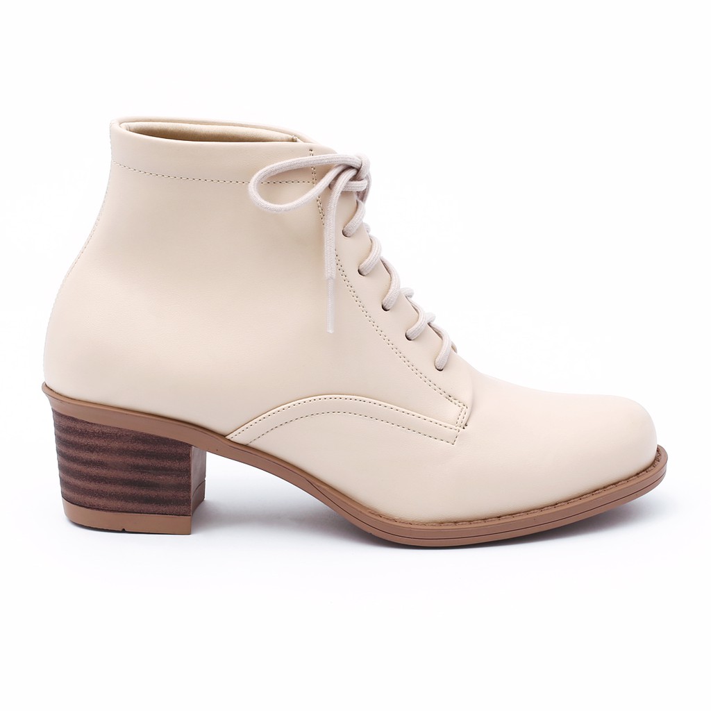 KHK by Khakikakiku Beverly Boots Cream