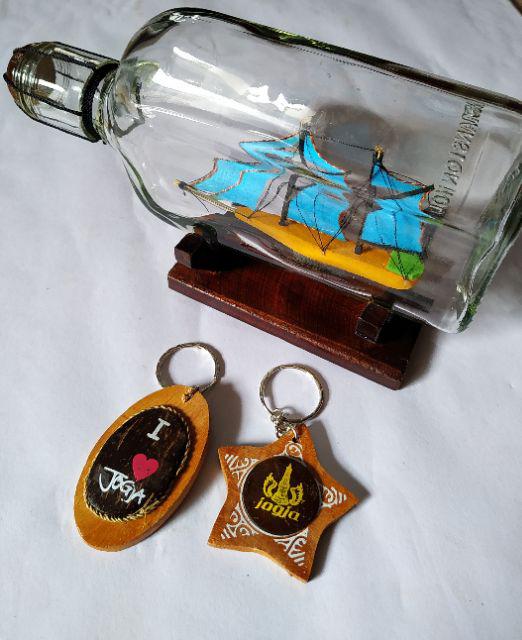 (bisa Cod) Pajangan Miniatur Kapal Pinisi Dewaruci Dalam Botol Besar 19x10x4 Cm Dekorasi Rumah