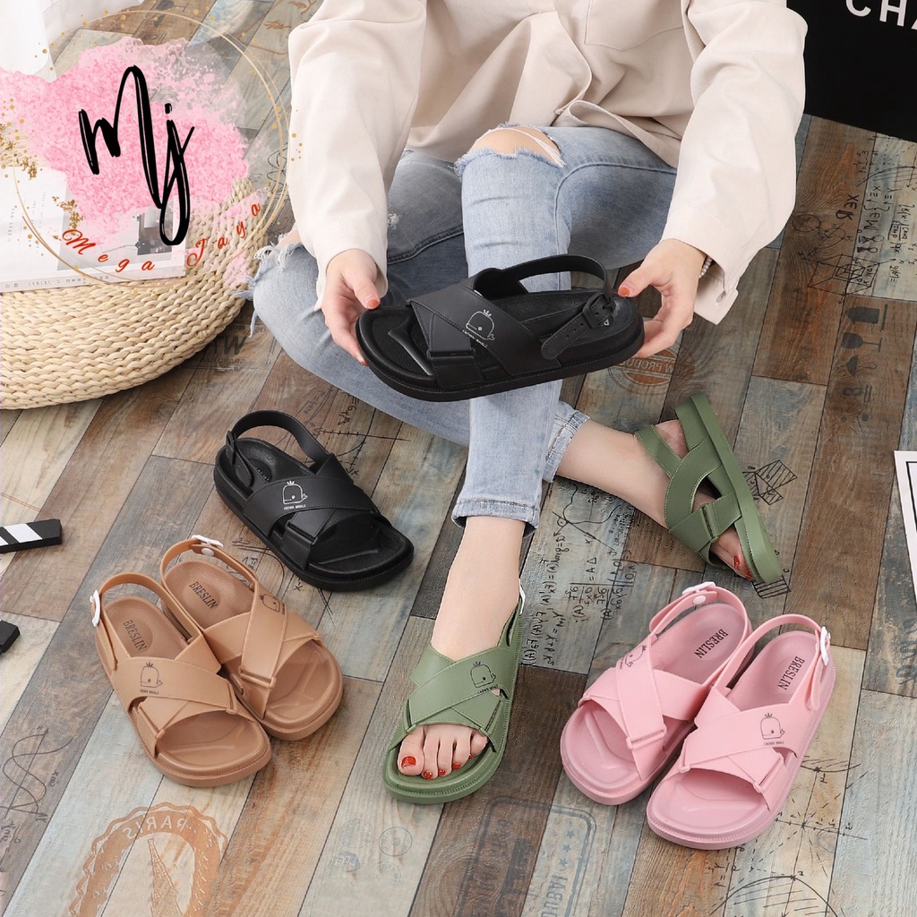 sandal fashion wanita tali flat sandal gunung jelly import