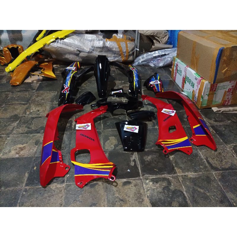 cover body full set halus supra x supra fit 2004-206 warna merah hitam