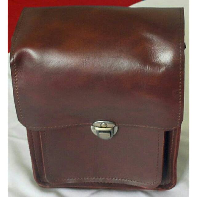 

TAS KOTAK (B17)