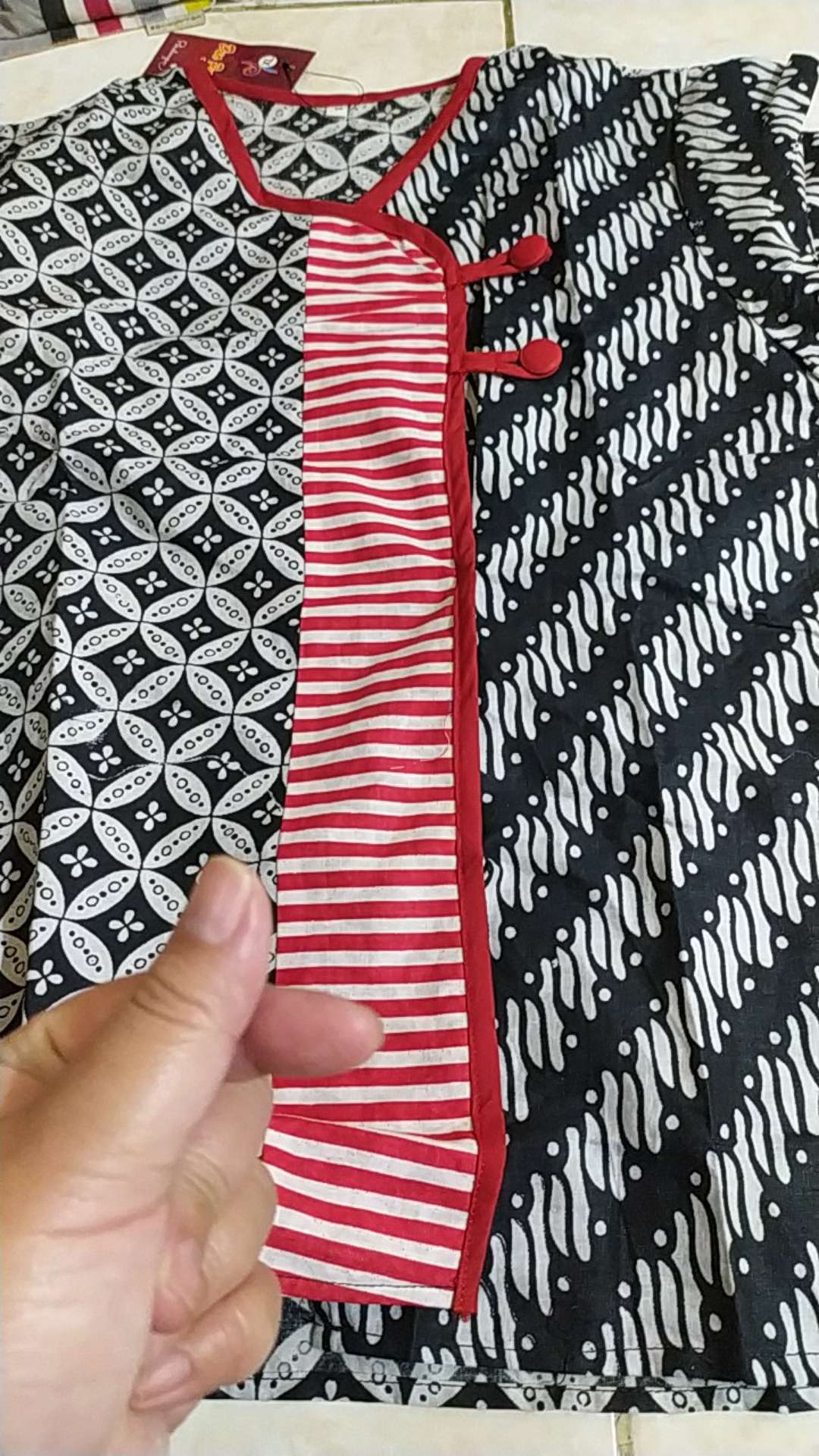 Atasan Batik Wanita Blouse Trebaru Warna Hitam Kombinasi  White Line By Batik Dua Putri Collection