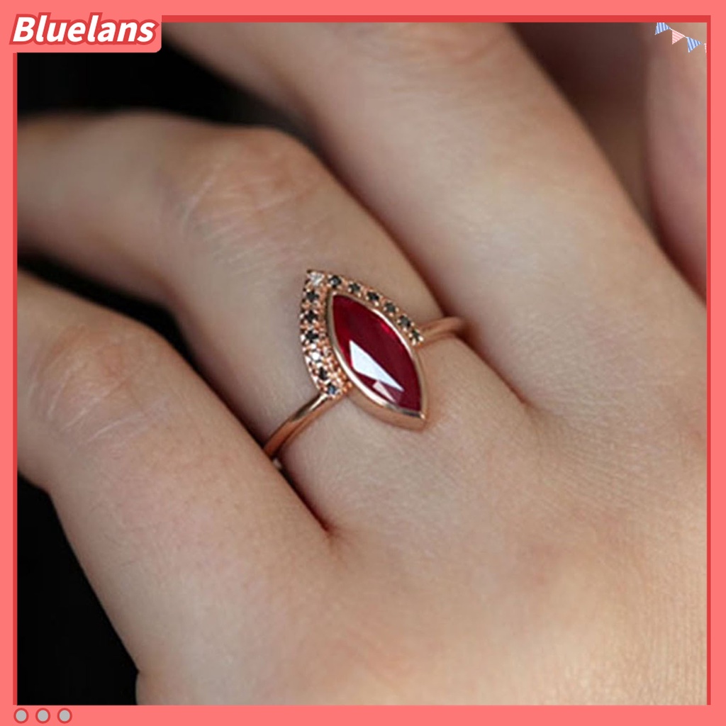 Bluelans 2 Pcs / Set Cincin Kristal Berlian Imitasi Prismatik Merah Bahan Alloy Gaya Retro Untuk Pasangan