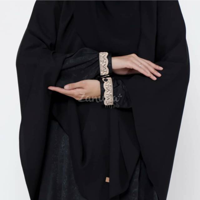 Lace Emboss Set by Zanuba