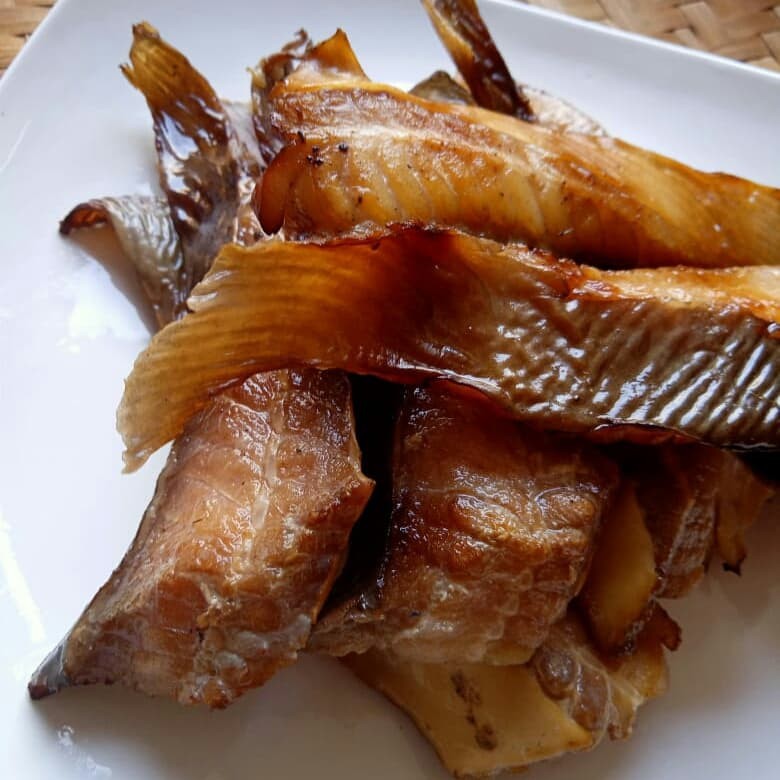 

Ikan Pari Asap - Bagian Daging Pari Panggang - Kering Tahan Lama