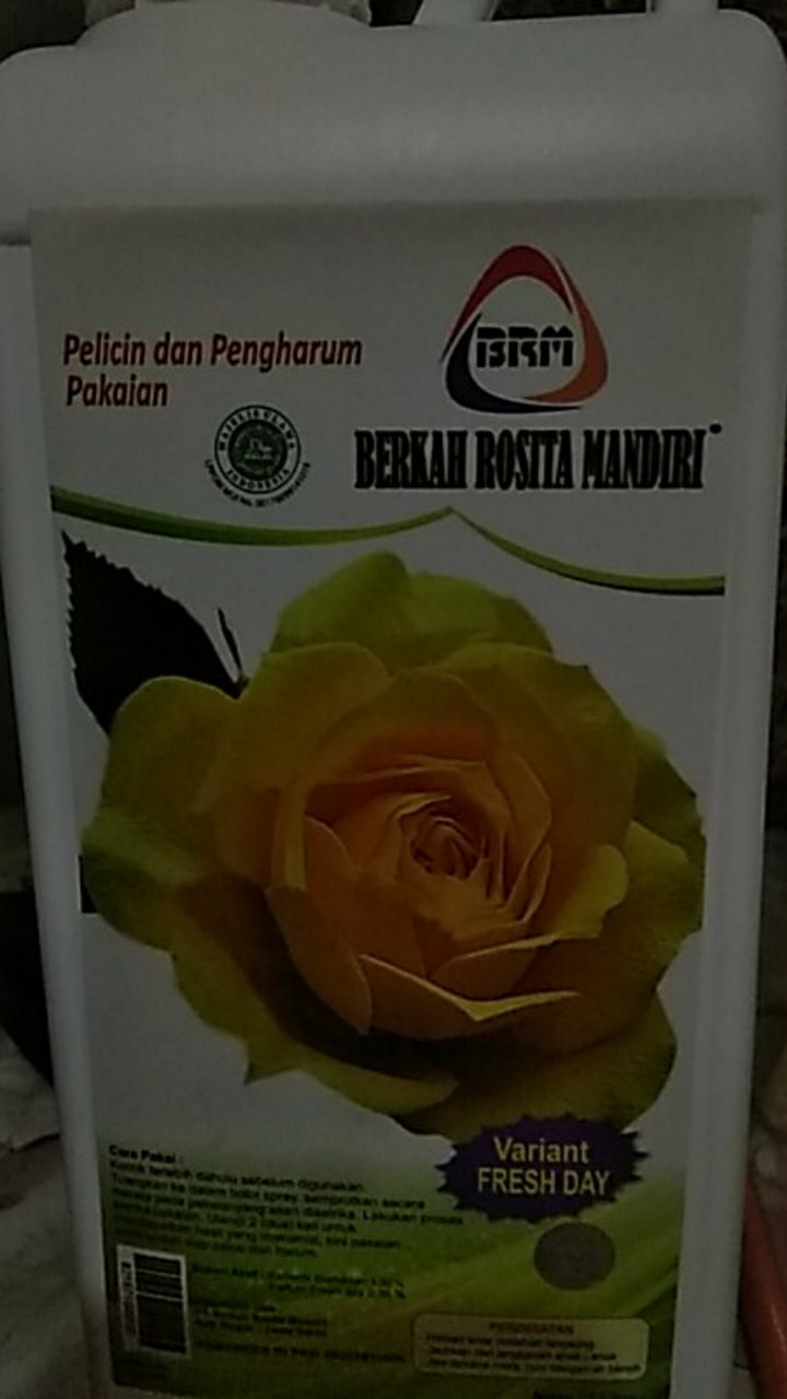 Pelicin Dan Pengharum Pewangi Pelembut Pakaian Baju Laundry Brm Jerigen 1 Liter