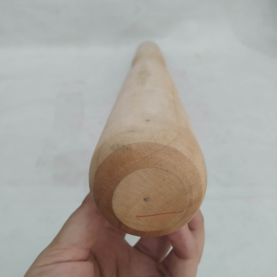 Alu tumbukan alu kayu panjang untuk lesung lumpang