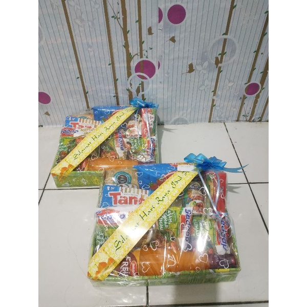 

Parcel lebaran mix snack dan sembako