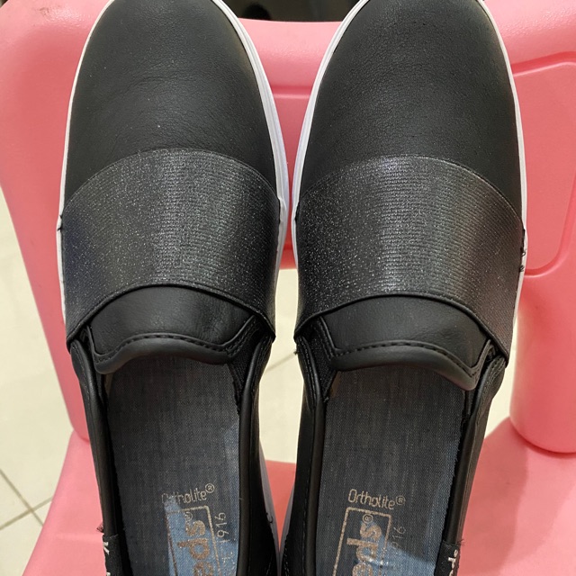 sepatu keds triple black