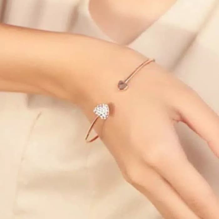 Gelang Tangan Desain Hati Model Terbuka Warna Silver dan Gold