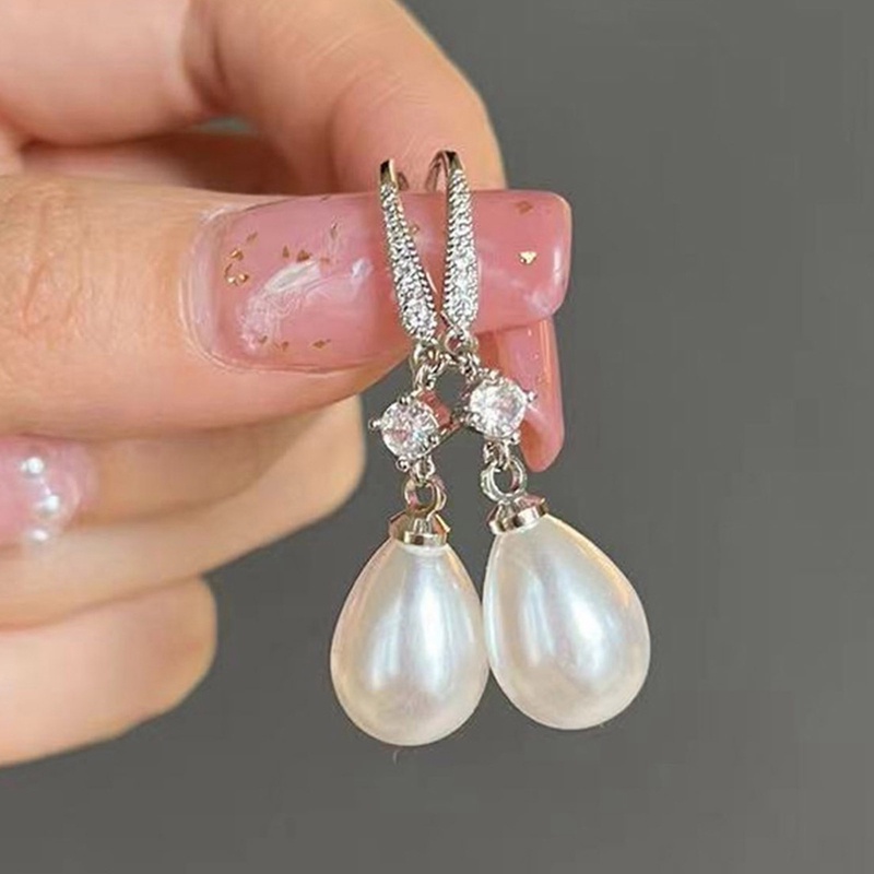 Anting Menjuntai Aksen Mutiara Imitasi Warna Putih Untuk Wanita