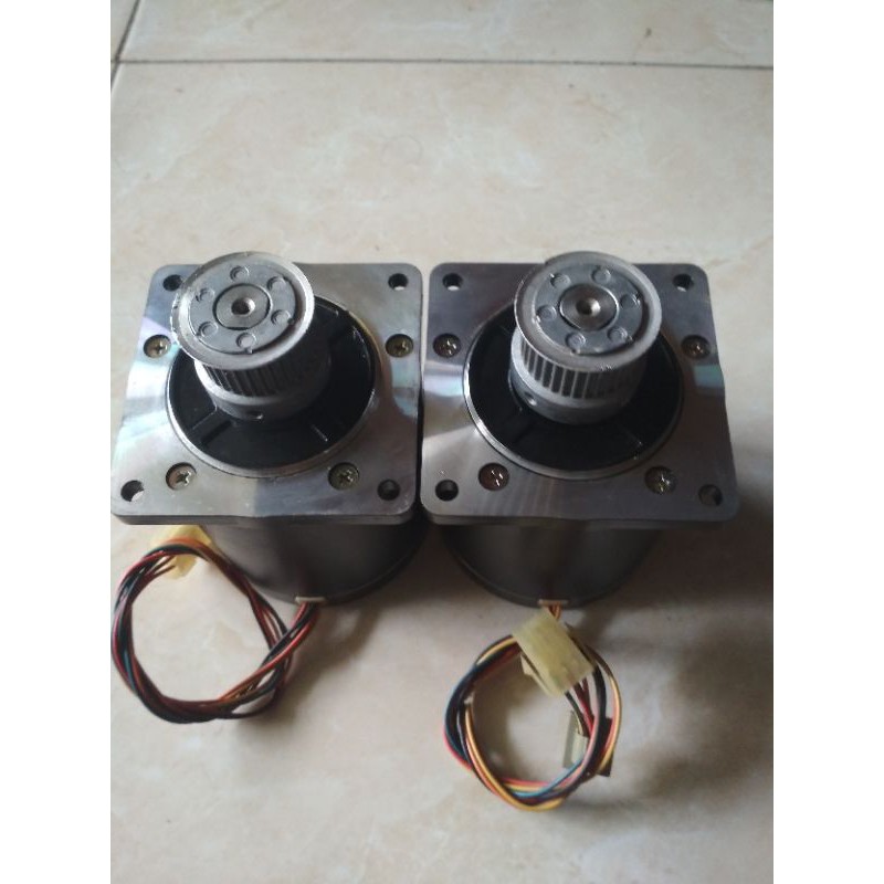 Steppiing Motor 5 Phase Sanyo Denki 103H8582-8044