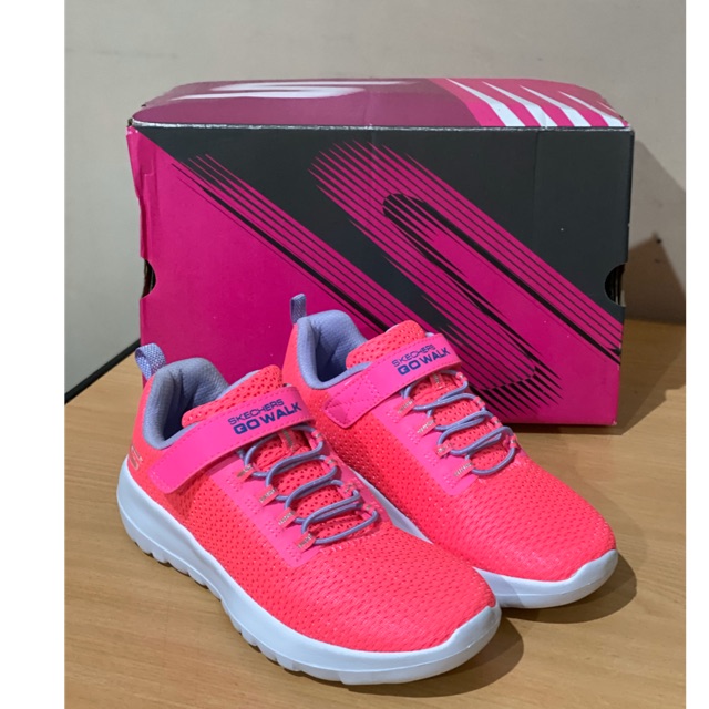 Sale Sport Station  New with box Skechers go walk utk anak perempuan size EUR 31 insole 19,5cm