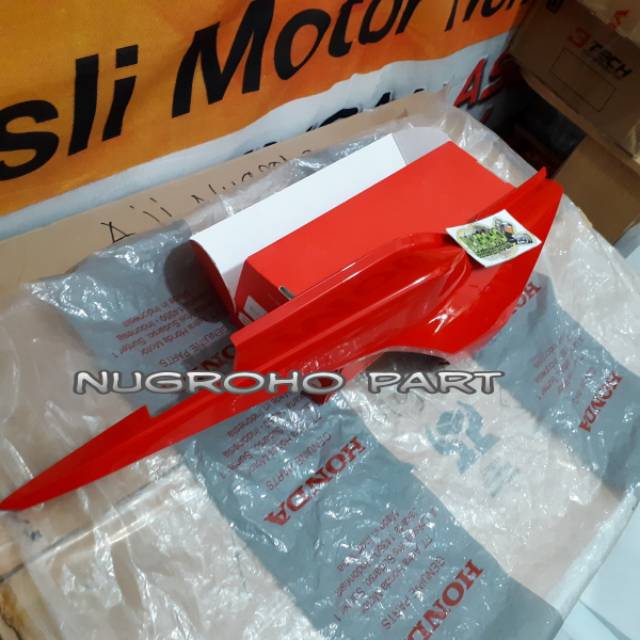 Cover Bodi Kanan Belakang Merah New CB150R Led K15G Original Honda