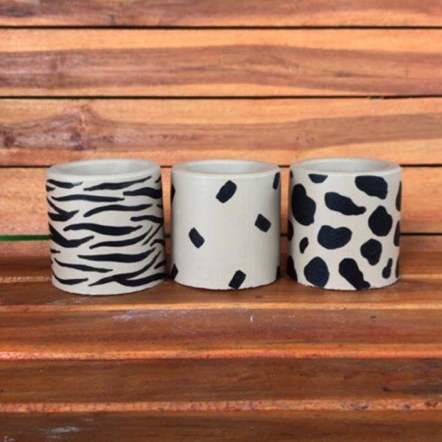 

Pot concrete lukis pattern coklat | Pot Semen motif | Pot Kaktus Sukulen| Bukan teracota / Gerabah