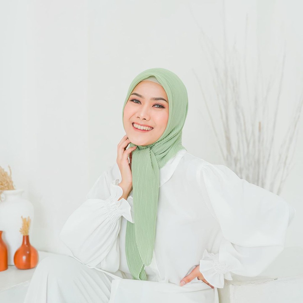 Hijab Segi Empat Plisket Warna Olive Bahan Pollycotton Double Hycon