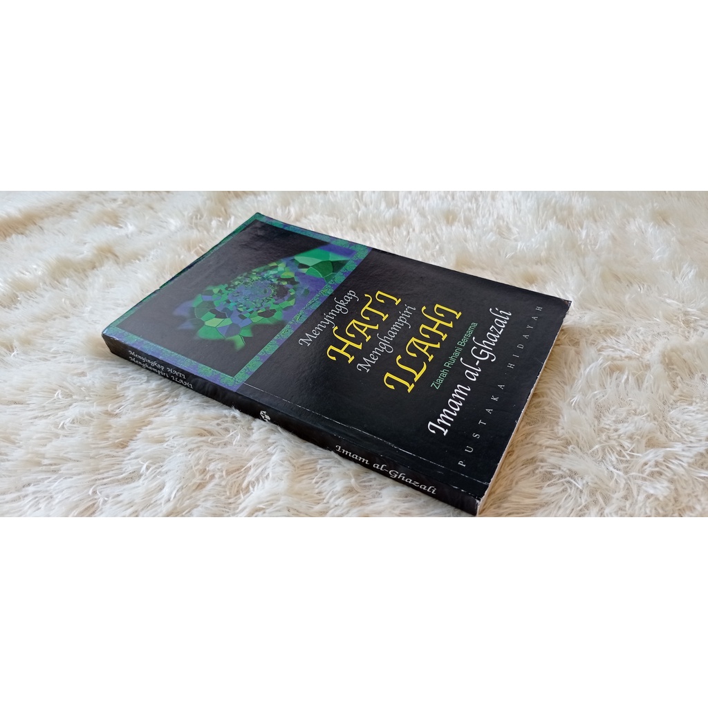 MENYINGKAP HATI MENGHAMPIRI ILAHI