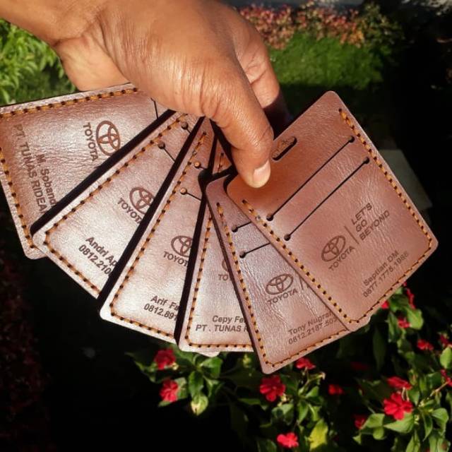 

ID CARD HOLDER Kulit Custom Bentuk dan Engrave