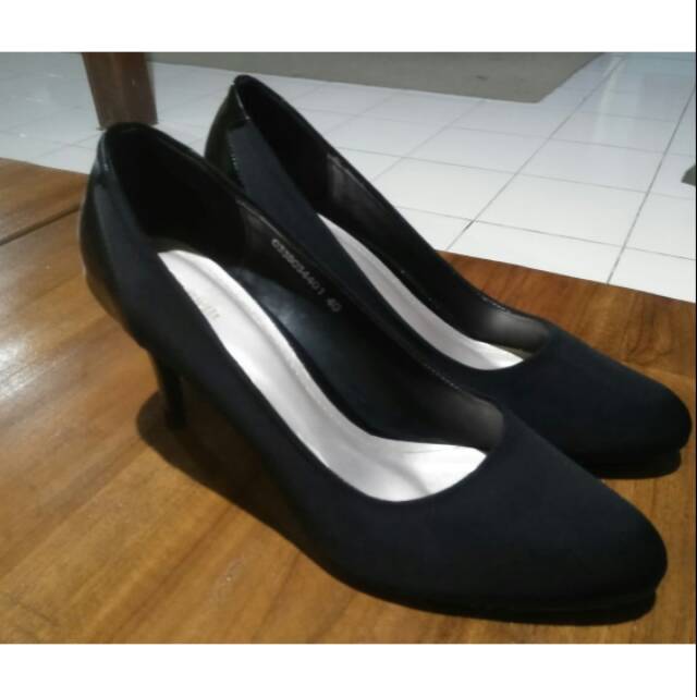 Sepatu hak pump elizabeth hitam