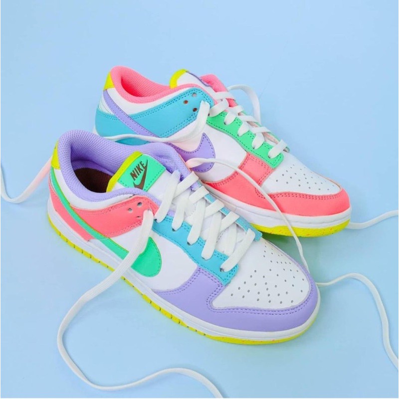 Nike woman dunk low “easter”