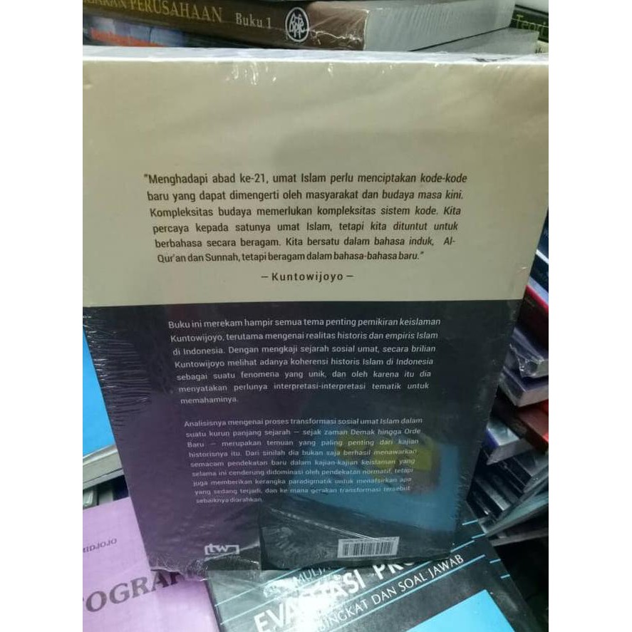 Paradigma Islam Kuntowijoyo