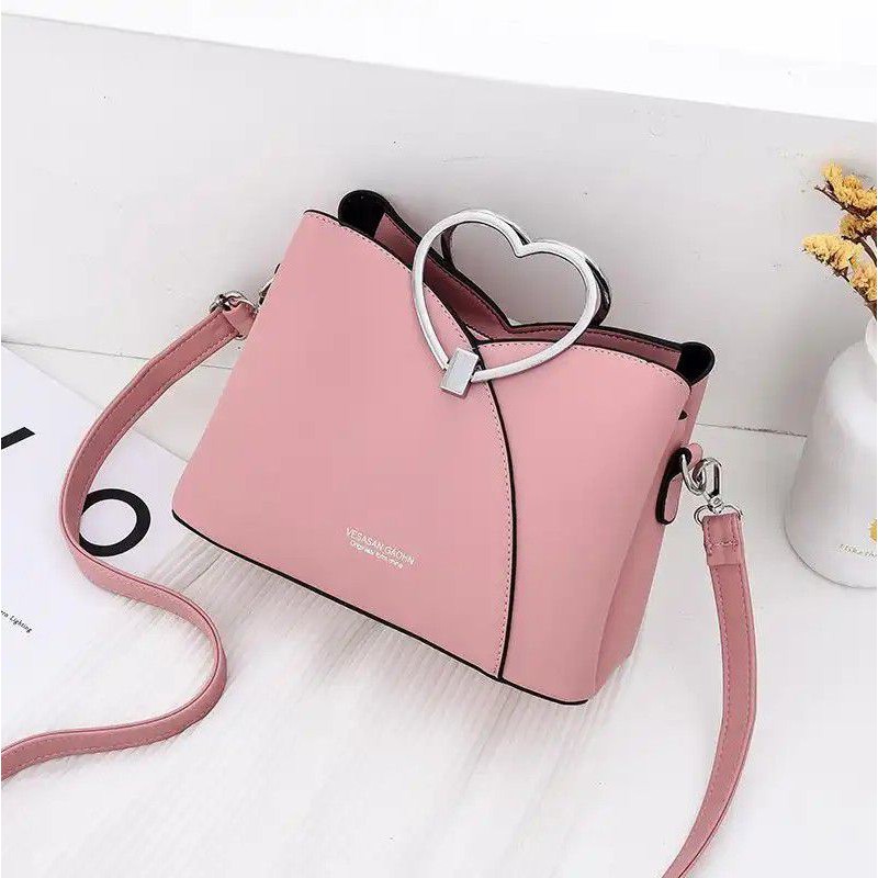 

Kode: ELJ 5633 IDR : 152 rbBahan : Kulit Puukuran: 18 x 23 x 11 cm