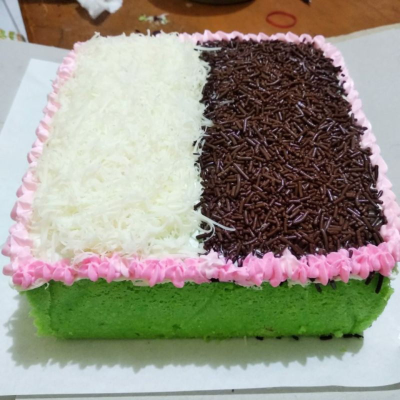 

Bolu pandan topping coklat keju (20x20 cm)