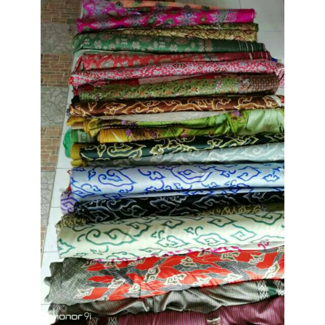 Kain batik/ kain batik semi sutra/ kain batik sutra silk/ kain batik sutra/