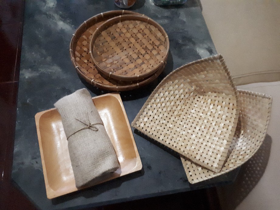 Pincuk Bambu Berkaki