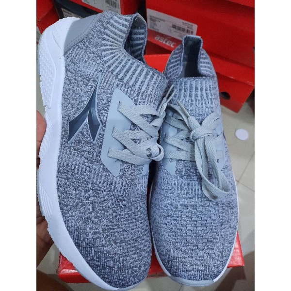 Sepatu diadora ilario grey men