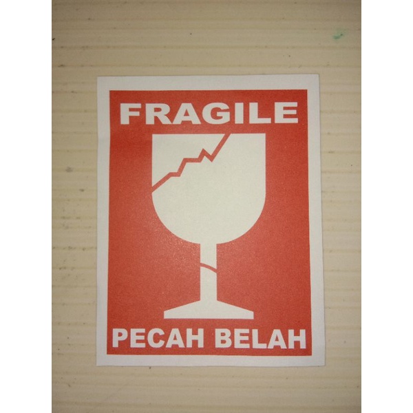 

STIKER FRAGILE UNTUK PAKETAN PECAH BELAH