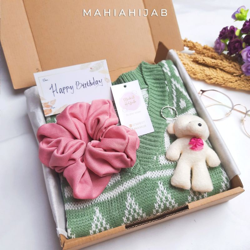 Hampers Momo Vest rompi rajut mahiahijab hadiah gift box ulang tahun, wisuda, dll